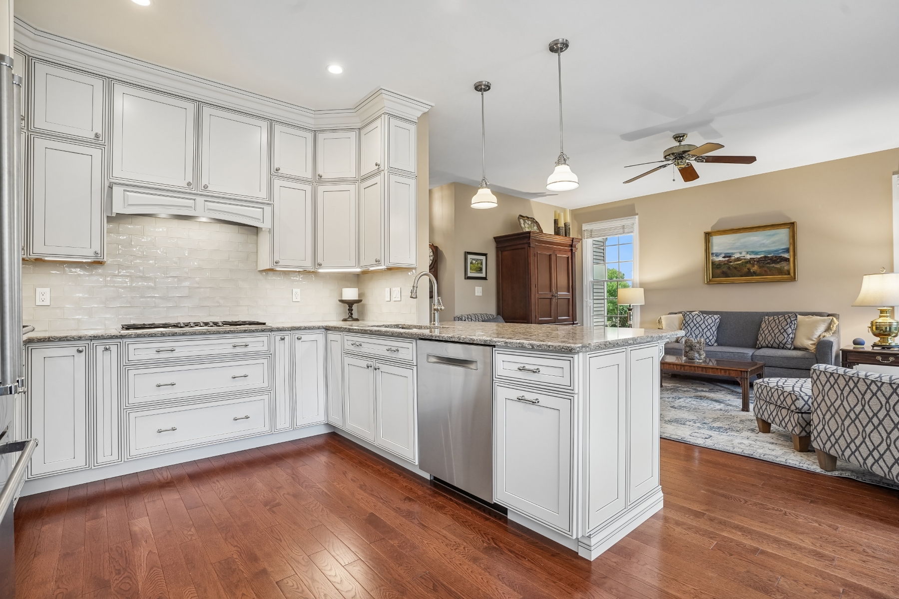  ?Staats Farm? Colonial Blends Classic Charm with Modern Updates - 物件實景