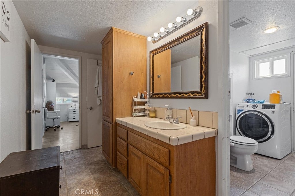 Palmdale, California, 93591, United States, 4 Bedrooms Bedrooms, ,1 BathroomBathrooms,Residential,For Sale,1940534