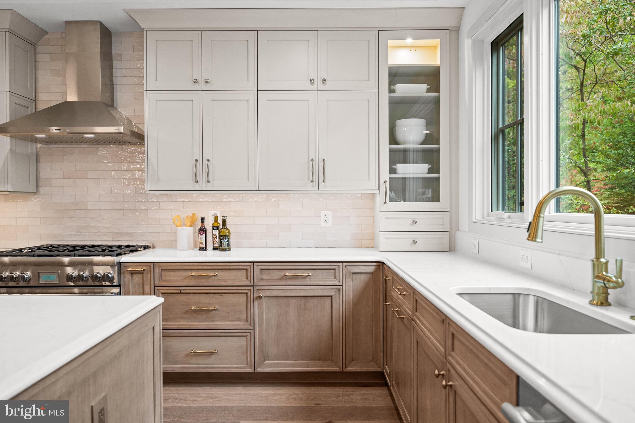 Arlington, Virginia, 22207, United States, 4 Bedrooms Bedrooms, ,5 BathroomsBathrooms,Residential,For Sale,1990203