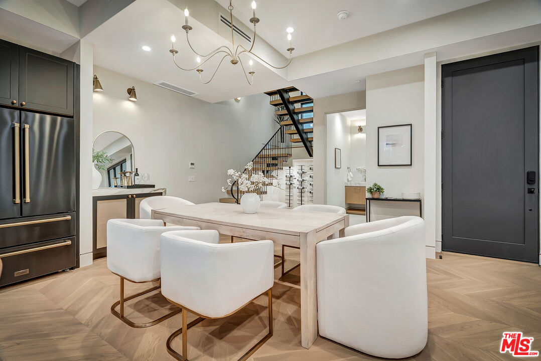 West Hollywood, California, 90069, United States, 3 Bedrooms Bedrooms, ,3 BathroomsBathrooms,Residential,For Sale,1999893