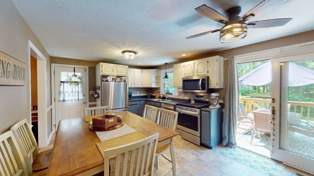 Franklin, Massachusetts, 02038, United States, 3 Bedrooms Bedrooms, ,2 BathroomsBathrooms,Residential,For Sale,1976390