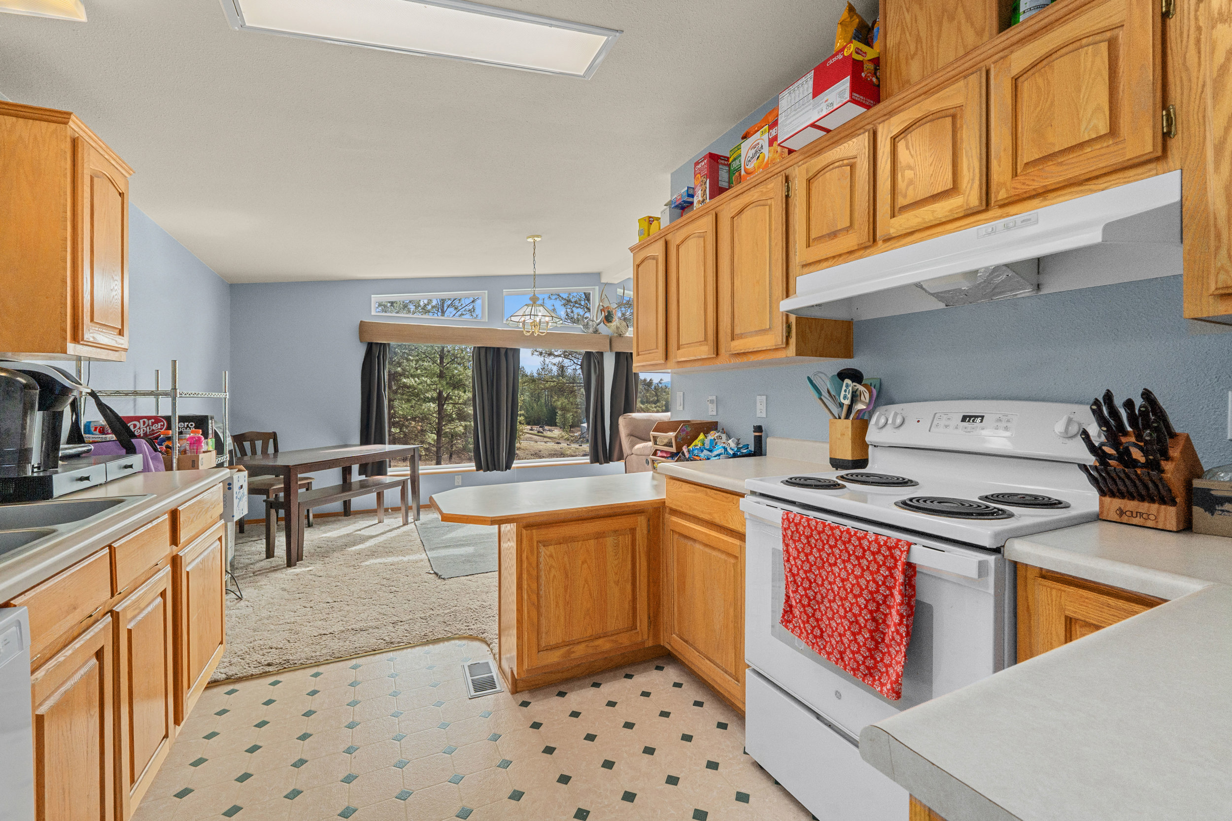 Colville, Washington, 99114, United States, 2 Bedrooms Bedrooms, ,3 BathroomsBathrooms,Residential,For Sale,1763209