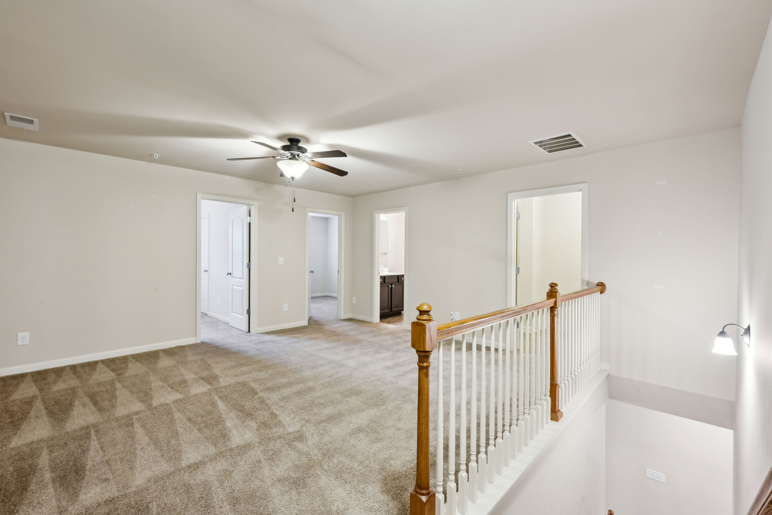  Welcome to this Beautifully Maintained Two-Story Townhome - 物件實景