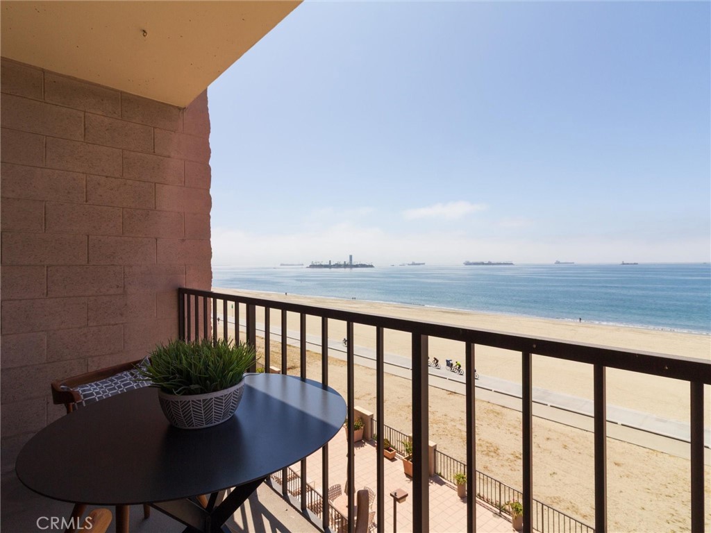 Long Beach, California, 90802, United States, 2 Bedrooms Bedrooms, ,Residential,For Sale,1905979