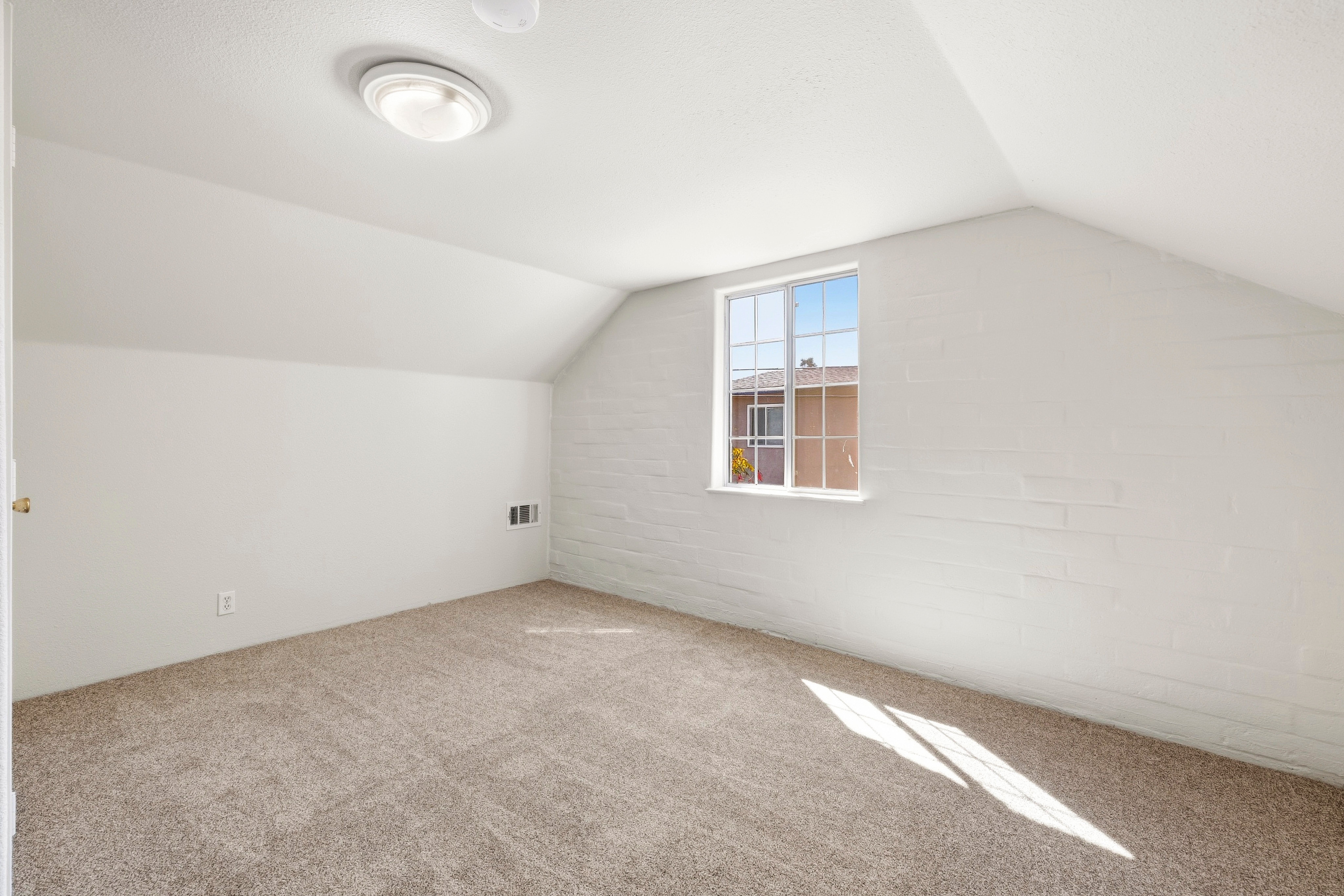  1241 Arcade Boulevard, Sacramento, CA 95815 - 物件實景