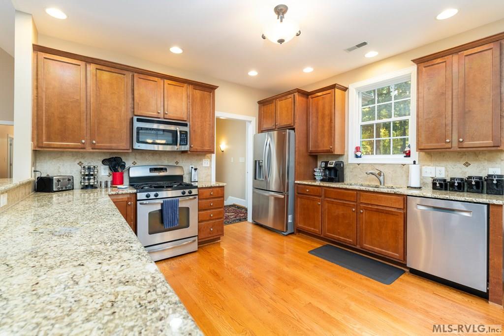 Boydton, Virginia, 23917, United States, 5 Bedrooms Bedrooms, ,4 BathroomsBathrooms,Residential,For Sale,1991597