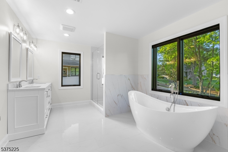 Parsippany-Troy Hills Twp., New Jersey, 07005, United States, 5 Bedrooms Bedrooms, ,4 BathroomsBathrooms,Residential,For Sale,1906910