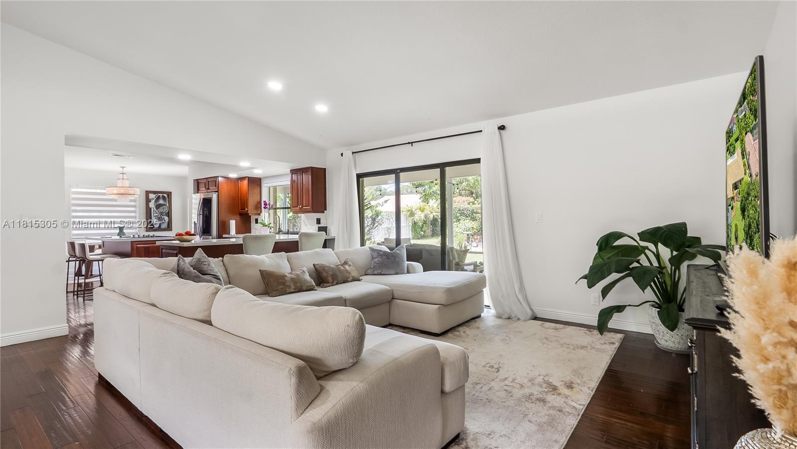 Coral Springs, Florida, 33071, United States, 3 Bedrooms Bedrooms, ,2 BathroomsBathrooms,Residential,For Sale,1857646