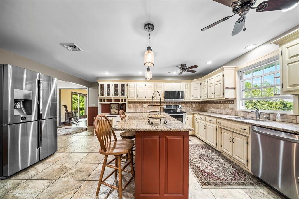 Ludlow, Massachusetts, 01056, United States, 3 Bedrooms Bedrooms, ,2 BathroomsBathrooms,Residential,For Sale,1936866