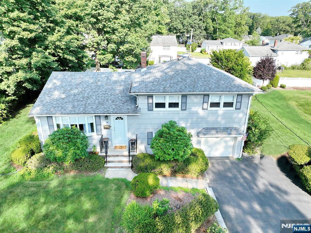 Waldwick, New Jersey, 07463, United States, 3 Bedrooms Bedrooms, ,2 BathroomsBathrooms,Residential,For Sale,1918312