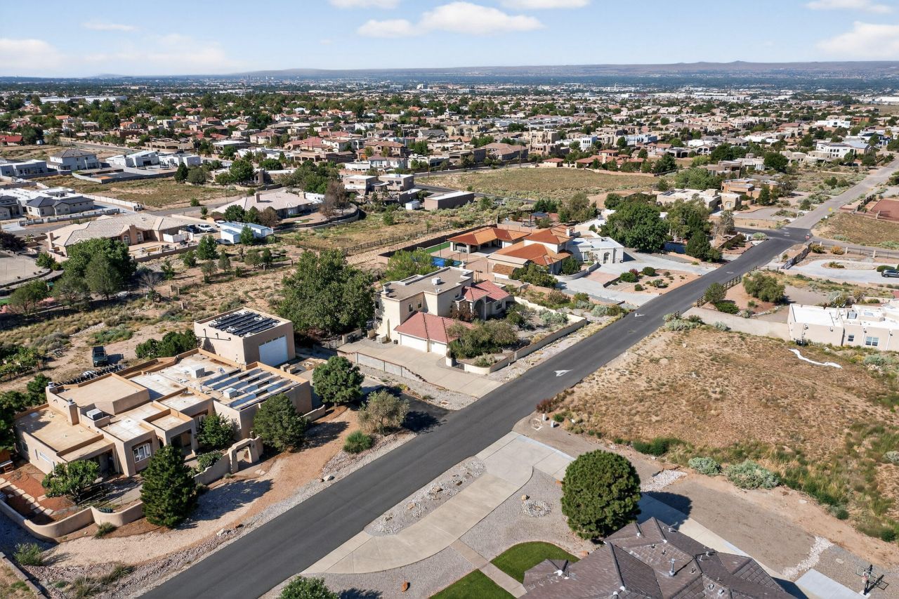 Albuquerque, New Mexico, 87122, United States, 5 Bedrooms Bedrooms, ,5 BathroomsBathrooms,Residential,For Sale,1933221