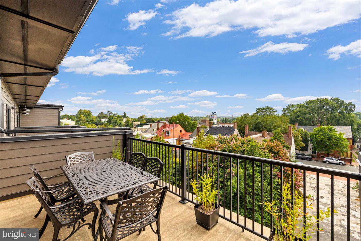 Fredericksburg, Virginia, 22401, United States, 4 Bedrooms Bedrooms, ,5 BathroomsBathrooms,Residential,For Sale,1914212
