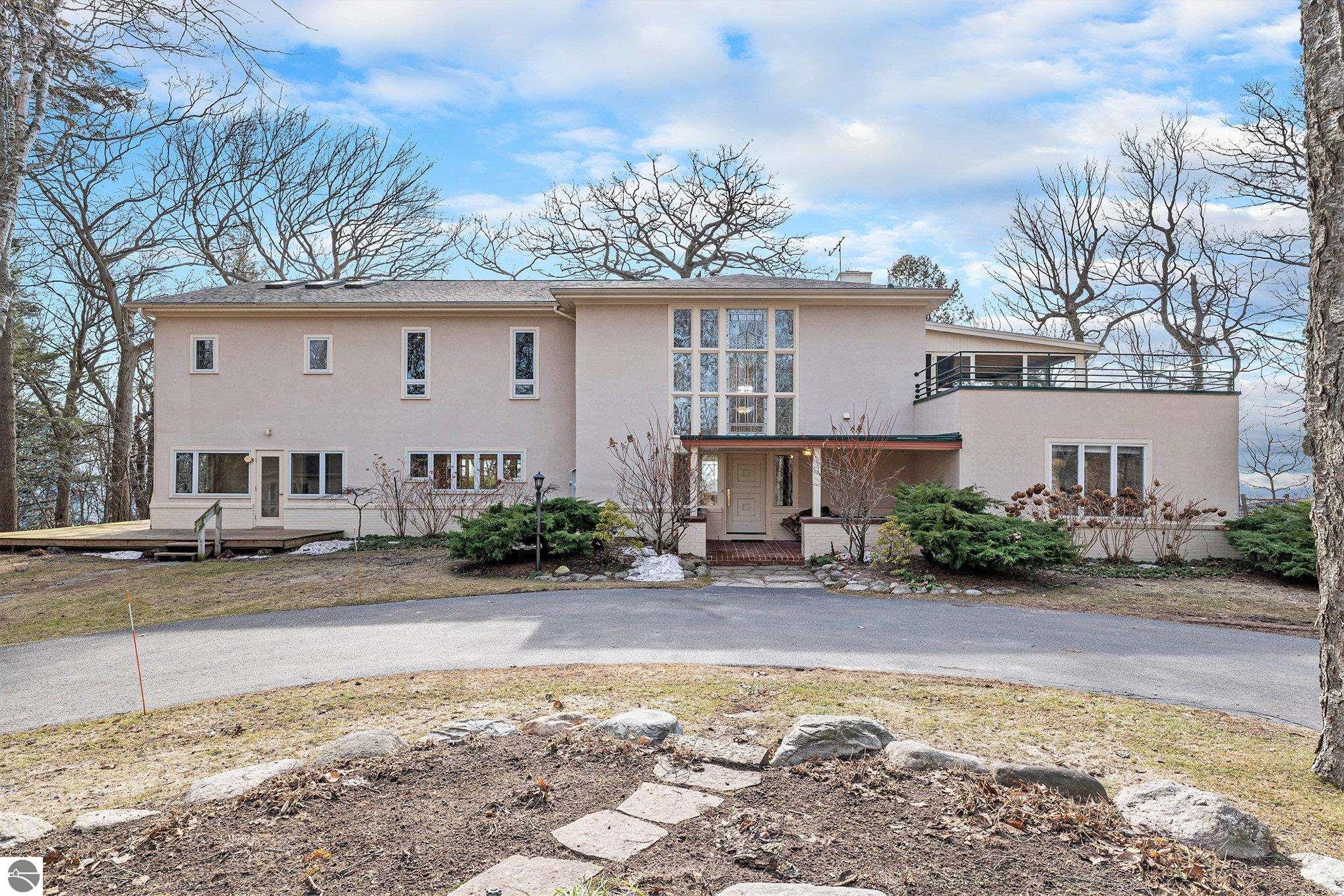 Frankfort, Michigan, 49635-9746, United States, 7 Bedrooms Bedrooms, ,5 BathroomsBathrooms,Residential,For Sale,1975140