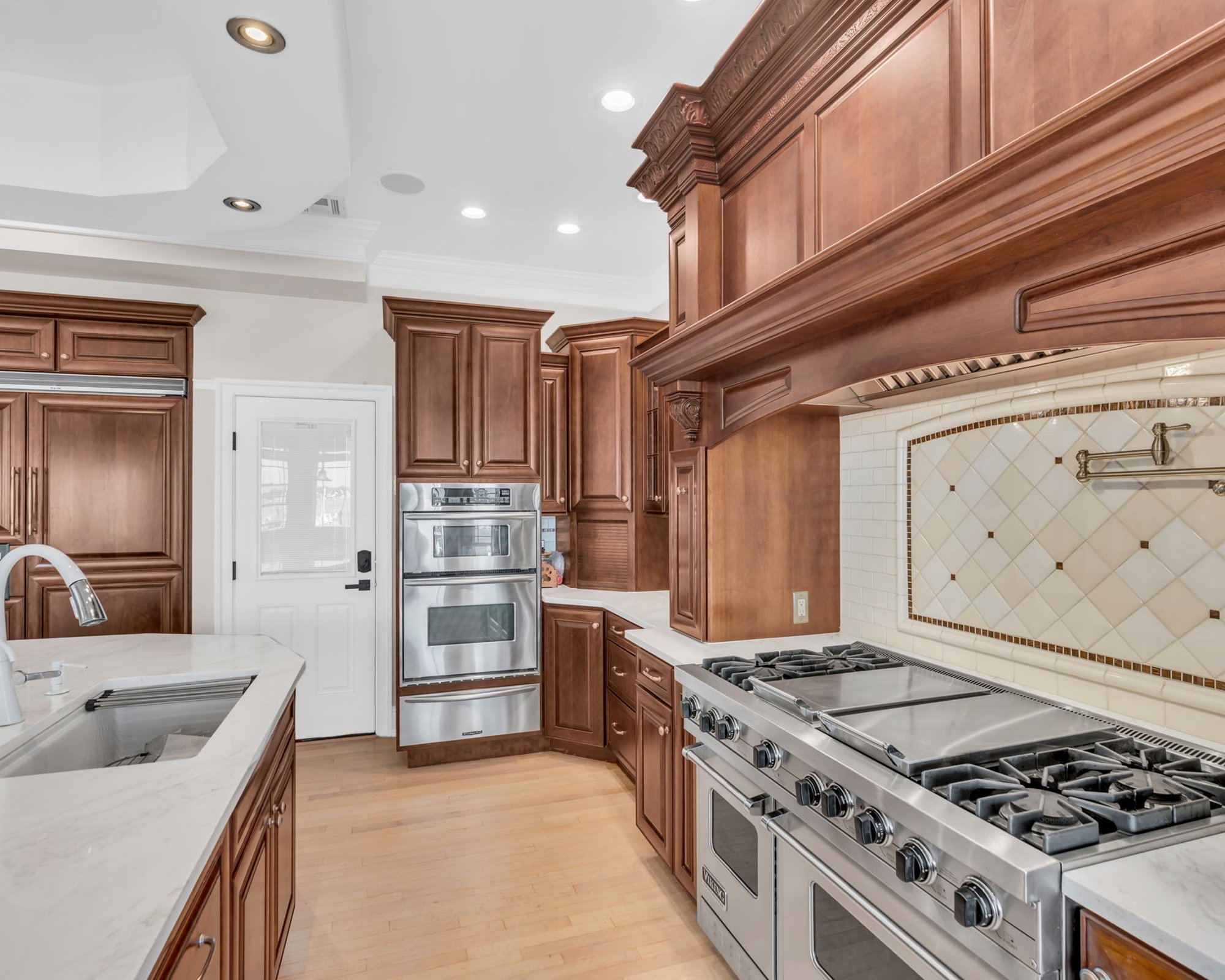  Finely Crafted Riverfront Luxury in Sandy Point - 物件實景