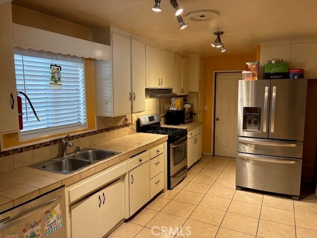 San Bernardino, California, 92407, United States, 4 Bedrooms Bedrooms, ,2 BathroomsBathrooms,Residential,For Sale,1979042