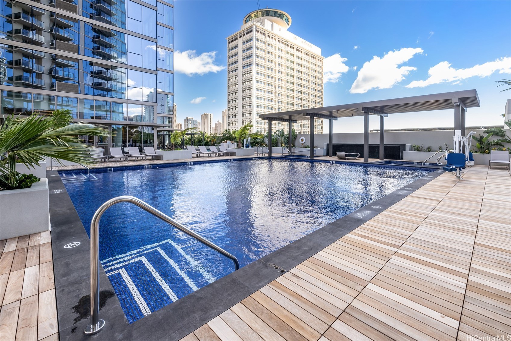 Honolulu, Hawaii, 96814, United States, 2 Bedrooms Bedrooms, ,2 BathroomsBathrooms,Residential,For Sale,1999613