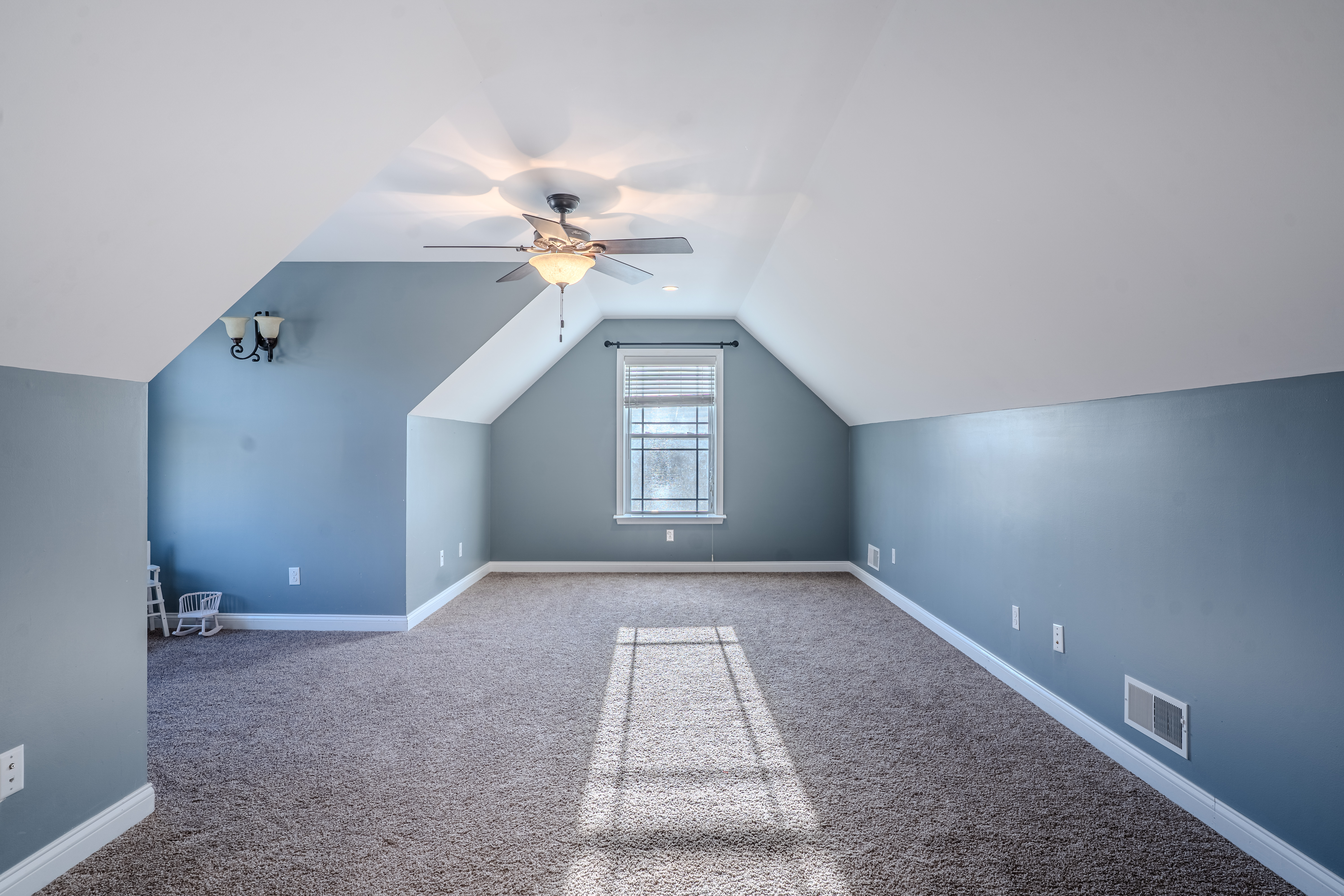 Frankfort, Kentucky, 40601, United States, 6 Bedrooms Bedrooms, ,3 BathroomsBathrooms,Residential,For Sale,2012095