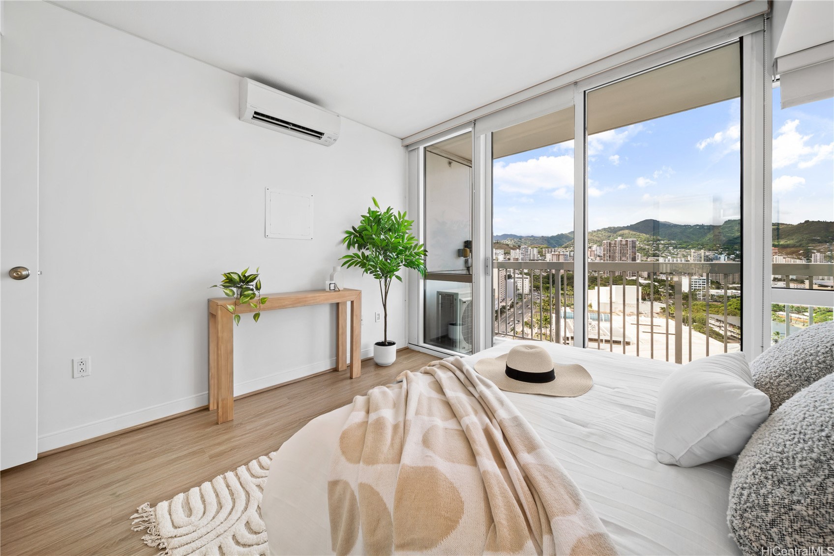 Honolulu, Hawaii, 96814, United States, 1 Bedroom Bedrooms, ,1 BathroomBathrooms,Residential,For Sale,1866206