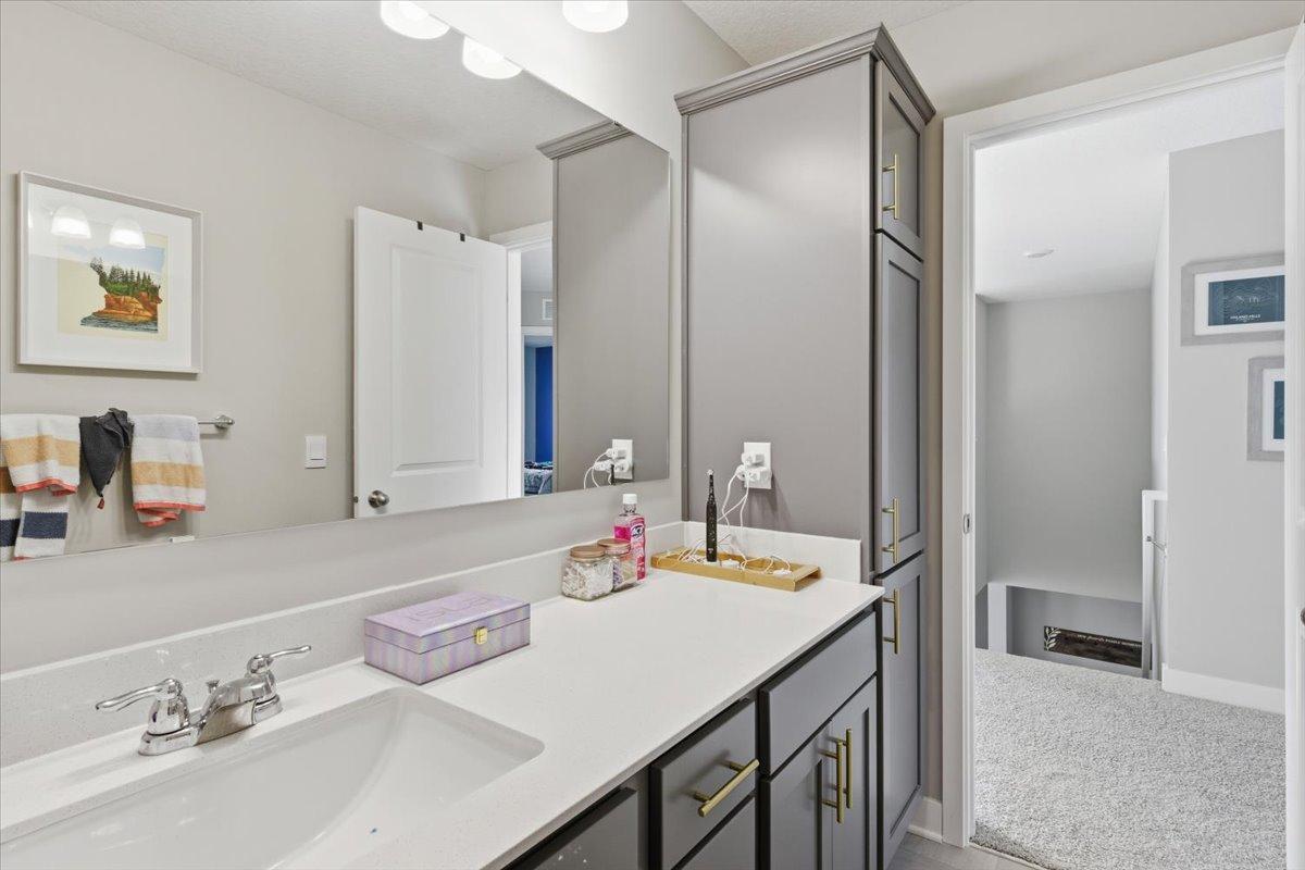 Prior Lake, Minnesota, 55352, United States, 5 Bedrooms Bedrooms, ,2 BathroomsBathrooms,Residential,For Sale,2000604