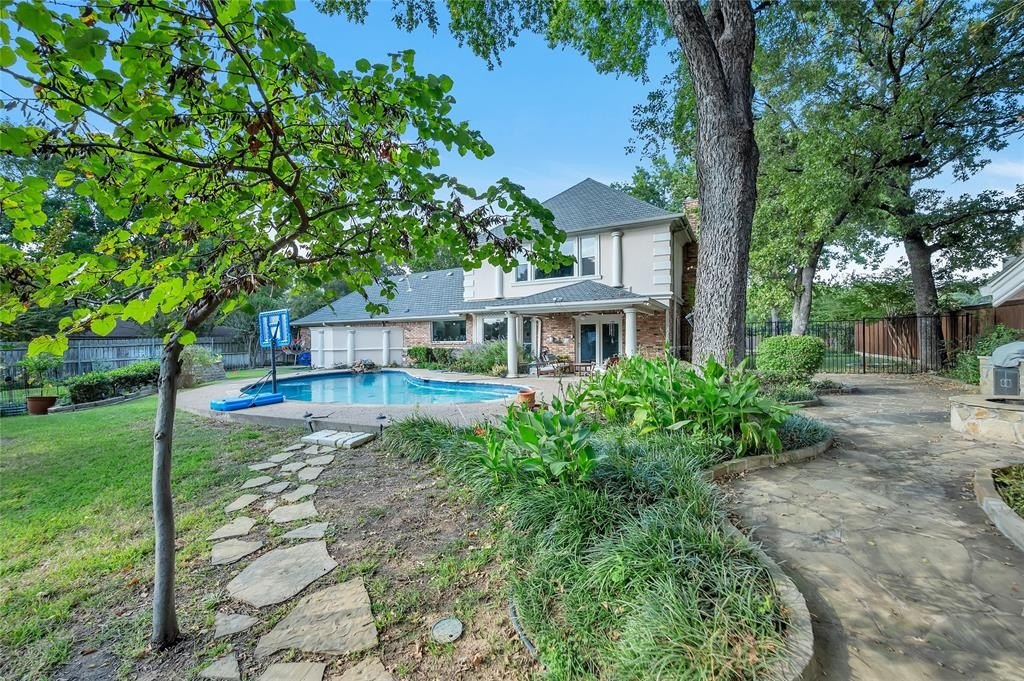 Bedford, Texas, 76021, United States, 4 Bedrooms Bedrooms, ,4 BathroomsBathrooms,Residential,For Sale,1978202