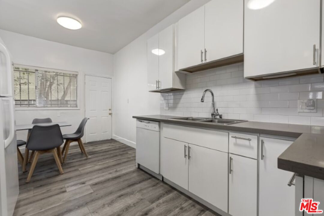 Los Angeles, California, 90007, United States, 15 Bedrooms Bedrooms, ,Residential,For Sale,1971327