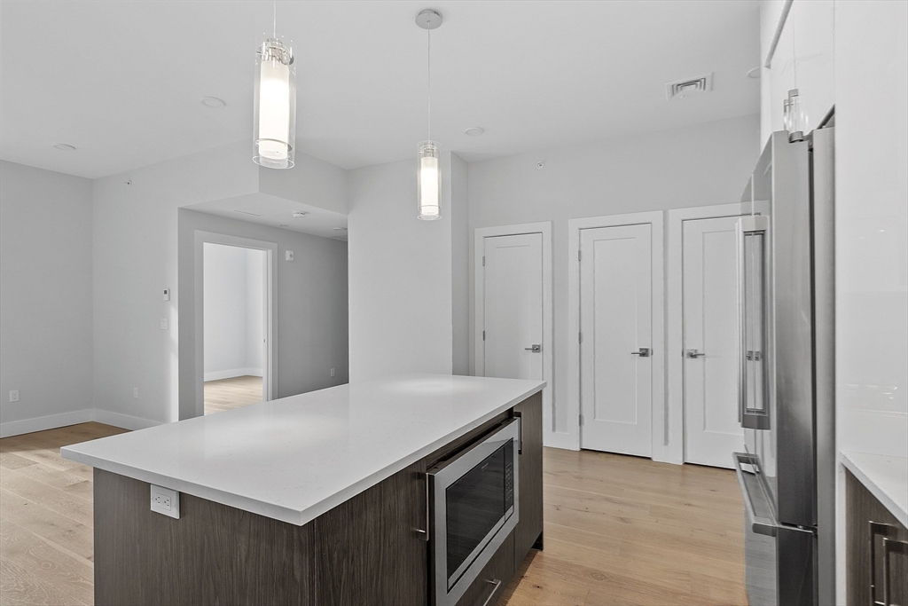 Somerville, Massachusetts, 02143, United States, 2 Bedrooms Bedrooms, ,2 BathroomsBathrooms,Residential,For Sale,1938695