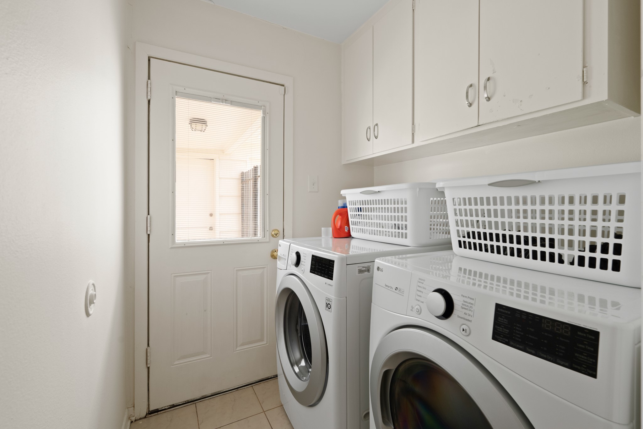 Houston, Texas, 77096, United States, 3 Bedrooms Bedrooms, ,2 BathroomsBathrooms,Residential,For Sale,1998285