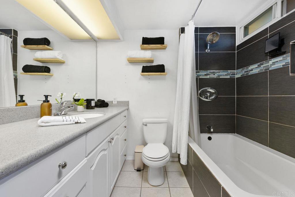 Vista, California, 92084, United States, 2 Bedrooms Bedrooms, ,3 BathroomsBathrooms,Residential,For Sale,1987849