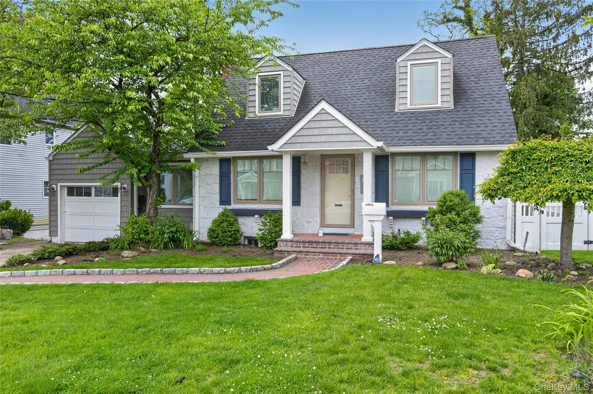  161 Greenway W, New Hyde Park, NY, 11040 - 物件實景