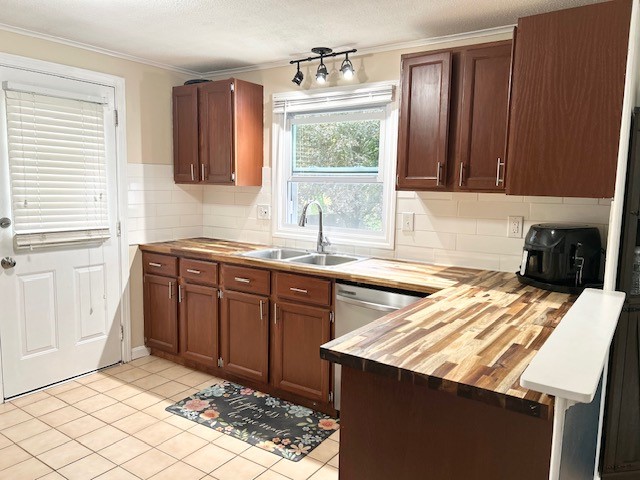 Cranston, Rhode Island, 02921, United States, 3 Bedrooms Bedrooms, ,2 BathroomsBathrooms,Residential,For Sale,1969397