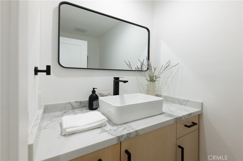 Woodland Hills, California, 91367, United States, 5 Bedrooms Bedrooms, ,4 BathroomsBathrooms,Residential,For Sale,2003511