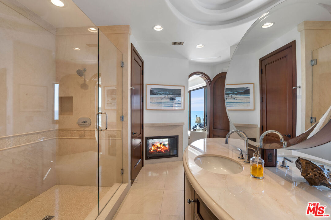 Malibu, California, 90265, United States, 3 Bedrooms Bedrooms, ,4 BathroomsBathrooms,Residential,For Sale,1855948