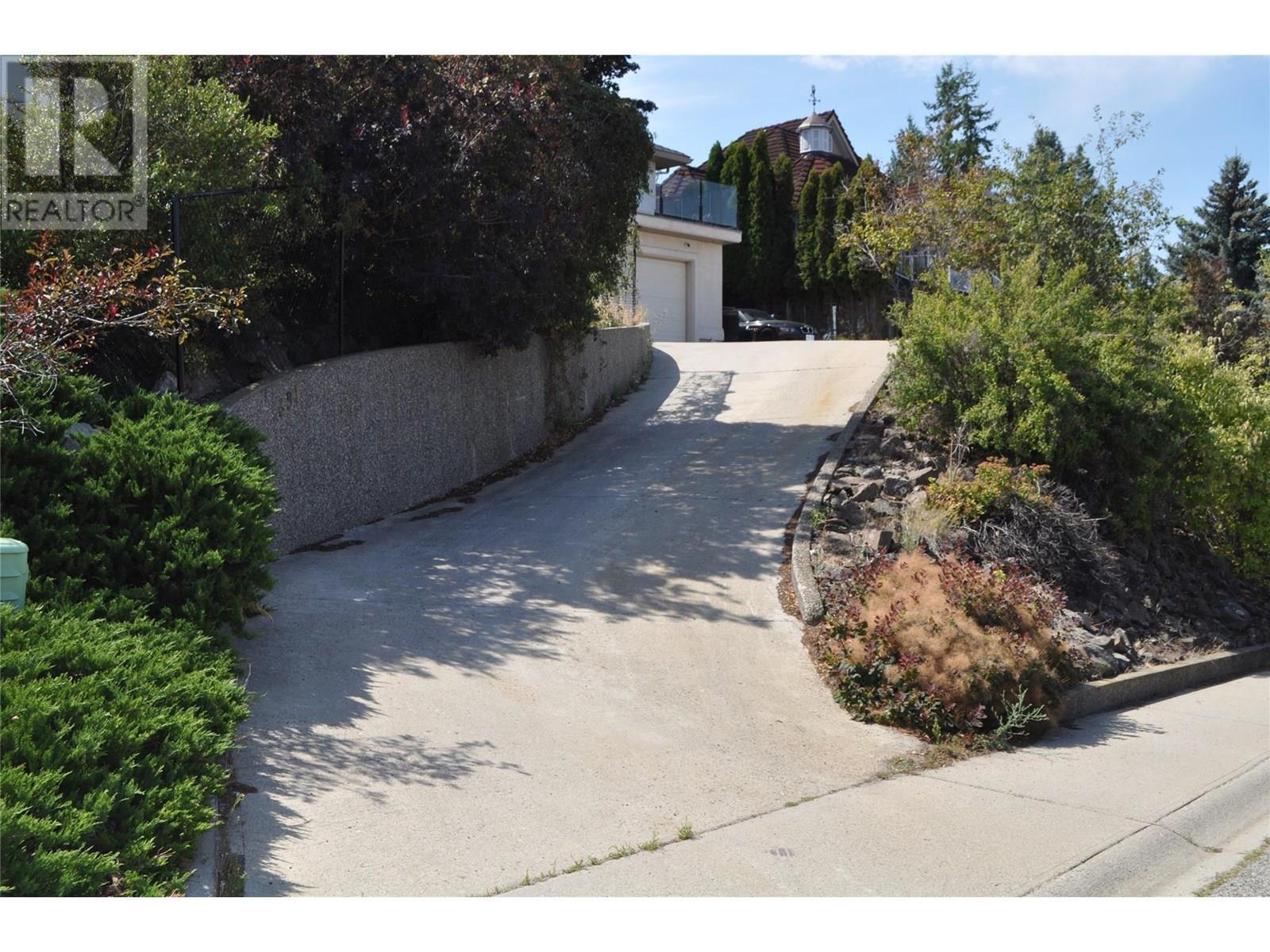 KELOWNA, British Columbia, V1W 4K4, CA, 3 Bedrooms Bedrooms, ,3 BathroomsBathrooms,Residential,For Sale,1906808