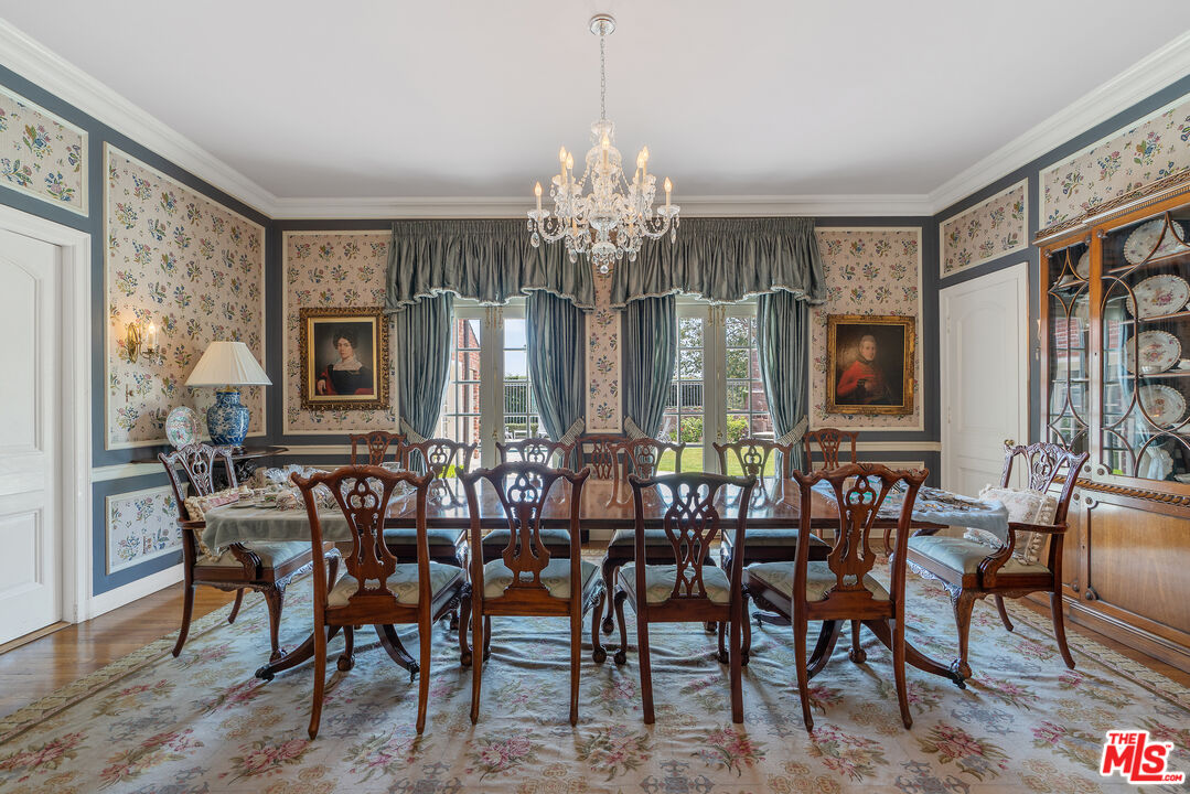 Los Angeles, California, 90004, United States, 6 Bedrooms Bedrooms, ,7 BathroomsBathrooms,Residential,For Sale,1907510