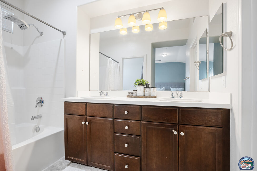 Imperial, California, 92251, United States, 4 Bedrooms Bedrooms, ,2 BathroomsBathrooms,Residential,For Sale,1969565