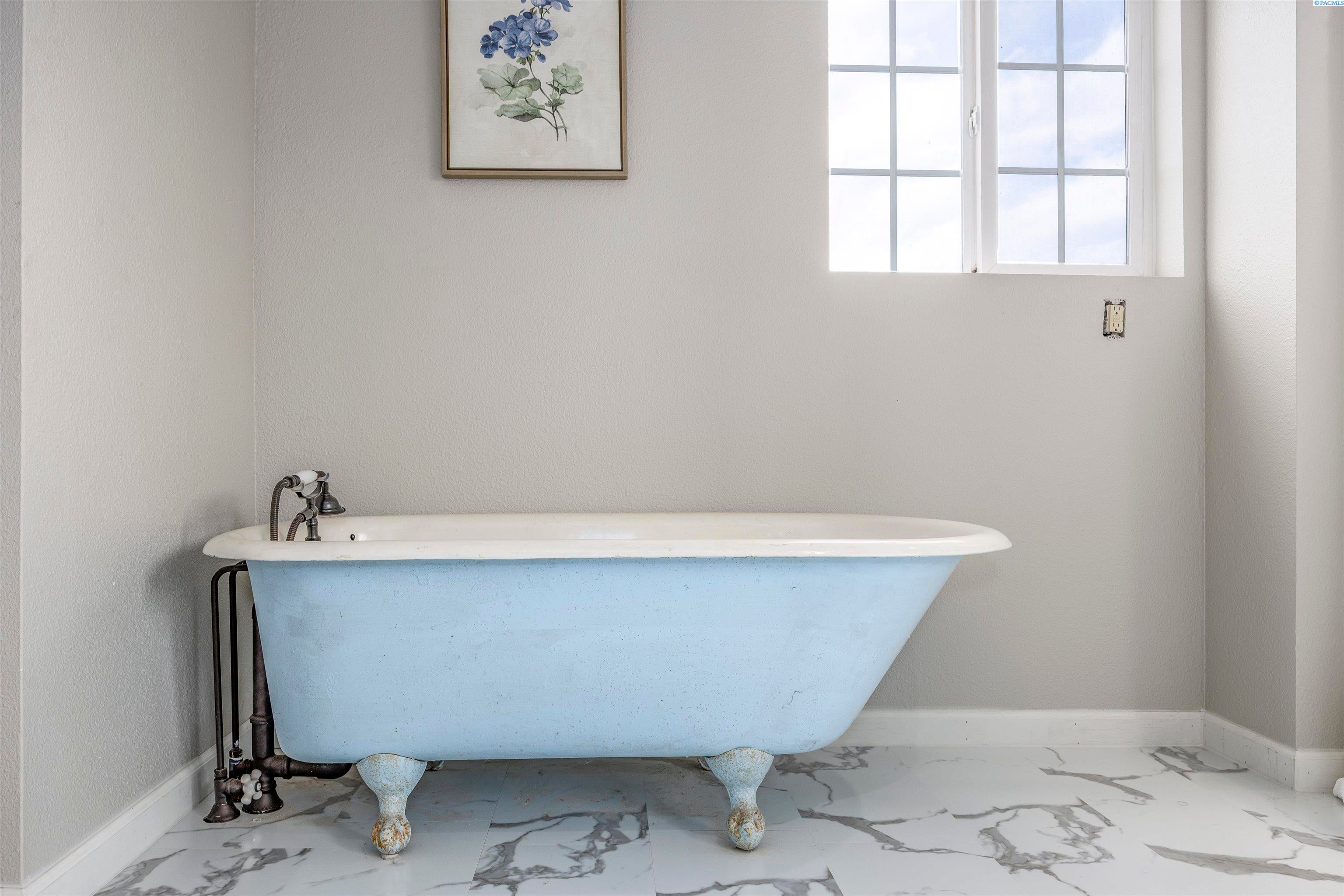 Richland, Washington, 99354, United States, 3 Bedrooms Bedrooms, ,2 BathroomsBathrooms,Residential,For Sale,1978459