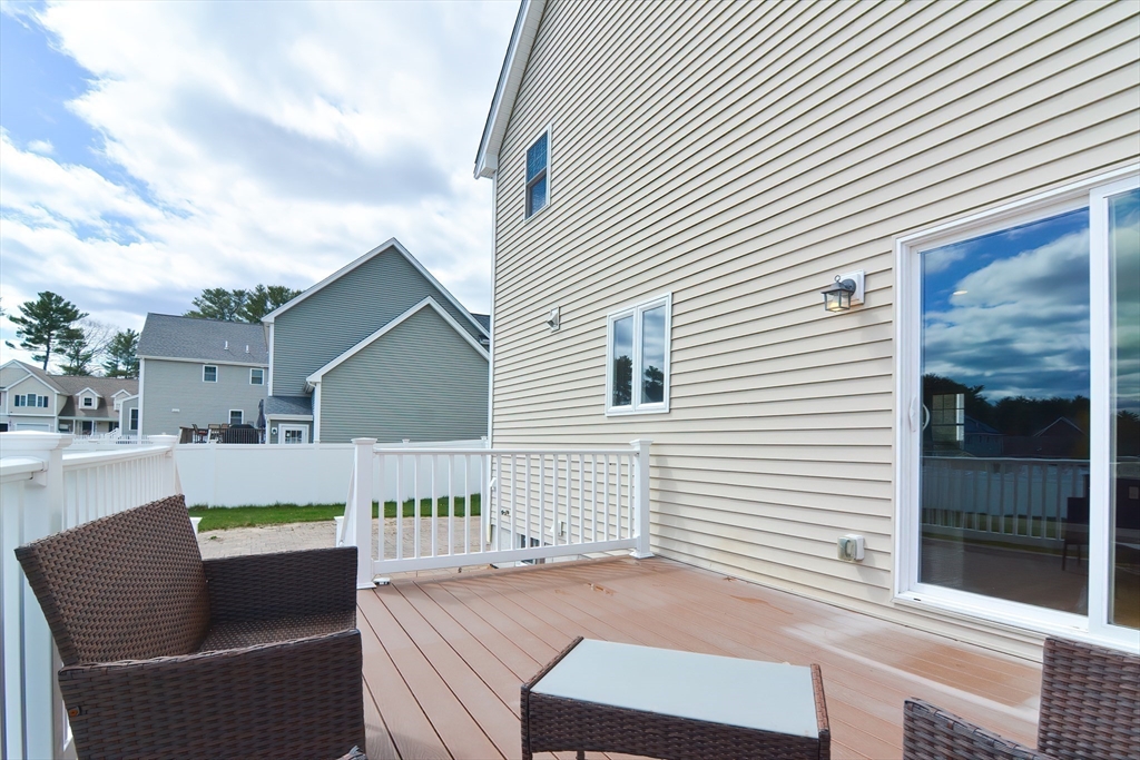 Rockland, Massachusetts, 02370, United States, 4 Bedrooms Bedrooms, ,3 BathroomsBathrooms,Residential,For Sale,1942802