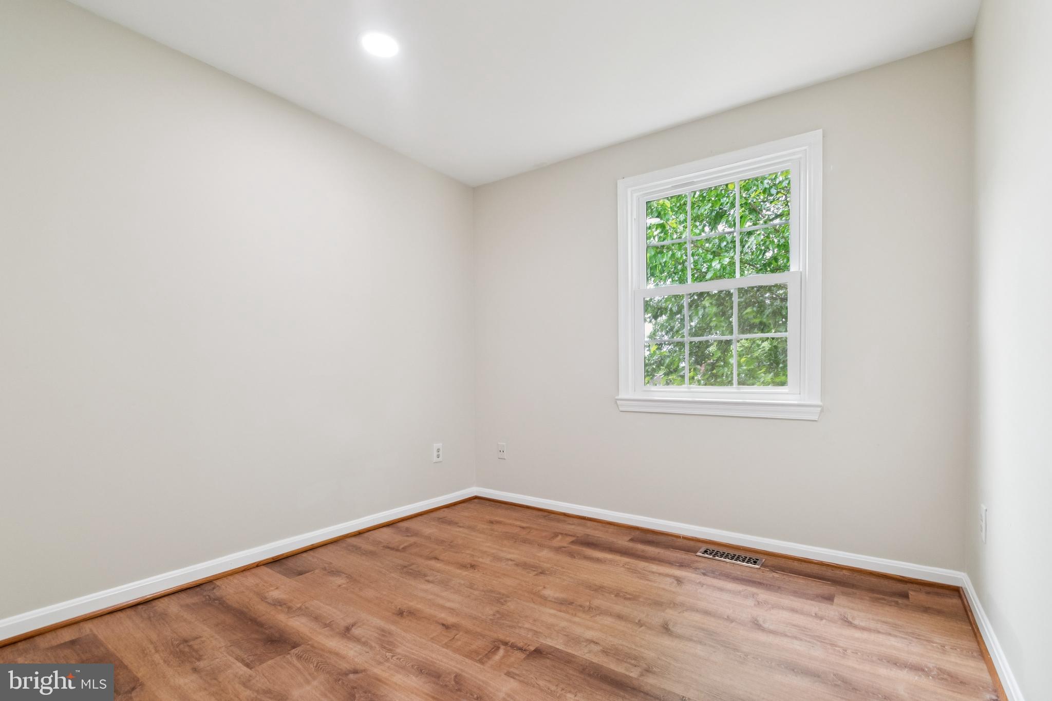 Gaithersburg, Maryland, 20878, United States, 3 Bedrooms Bedrooms, ,3 BathroomsBathrooms,Residential,For Sale,1889859