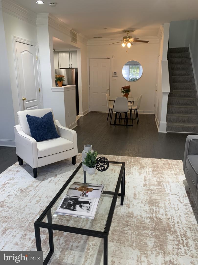 Falls Church, Virginia, 22042, United States, 3 Bedrooms Bedrooms, ,2 BathroomsBathrooms,Residential,For Sale,2001644