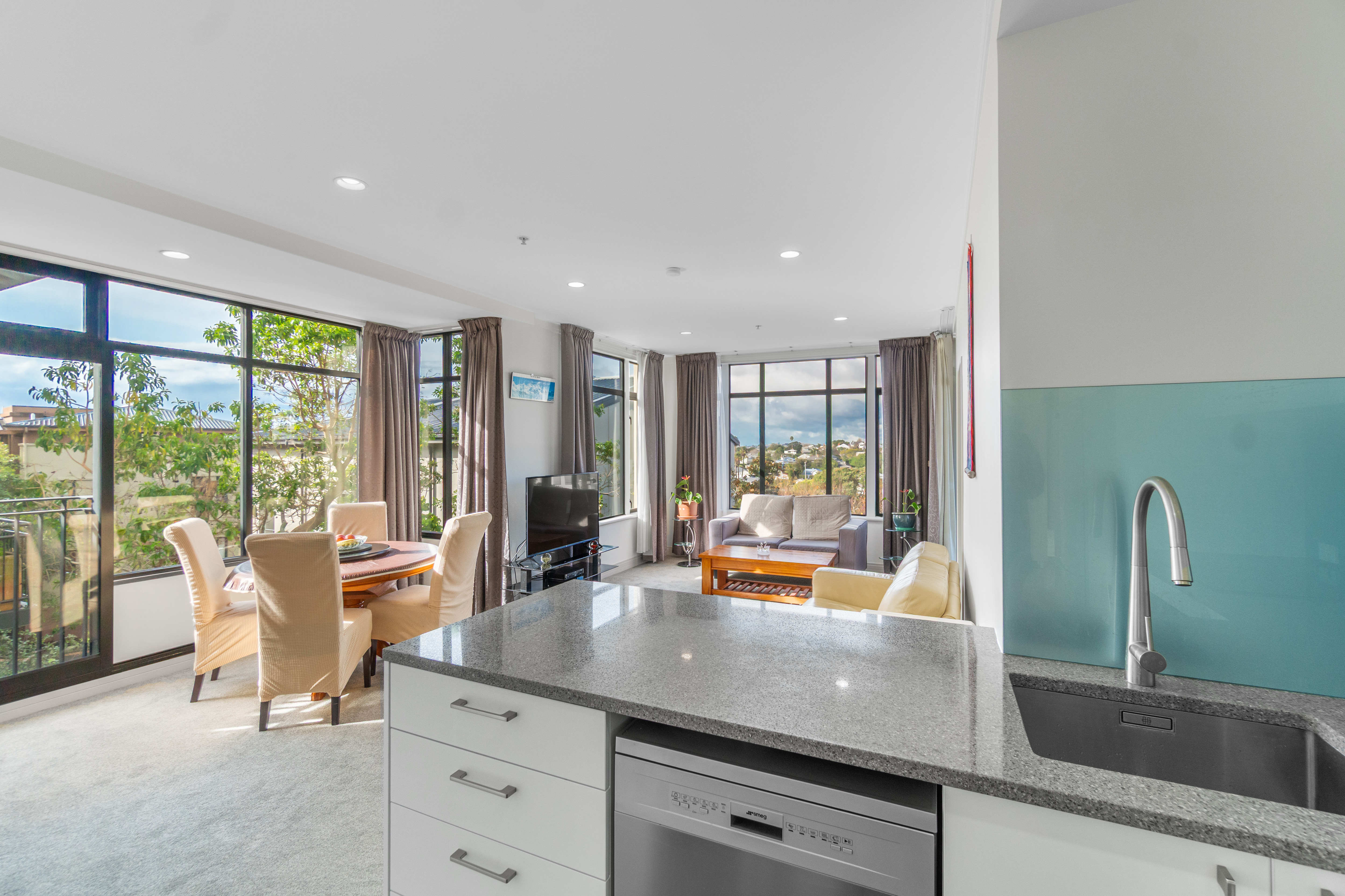  2F James Cook Cres - 物件實景