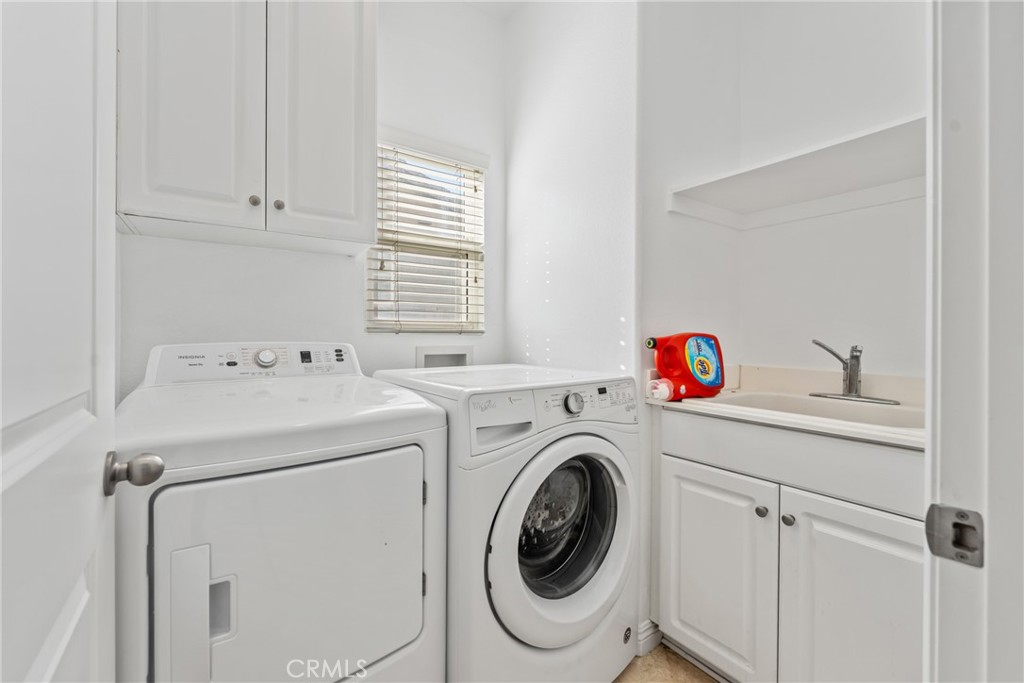 Riverside, California, 92501, United States, 5 Bedrooms Bedrooms, ,3 BathroomsBathrooms,Residential,For Sale,2003384