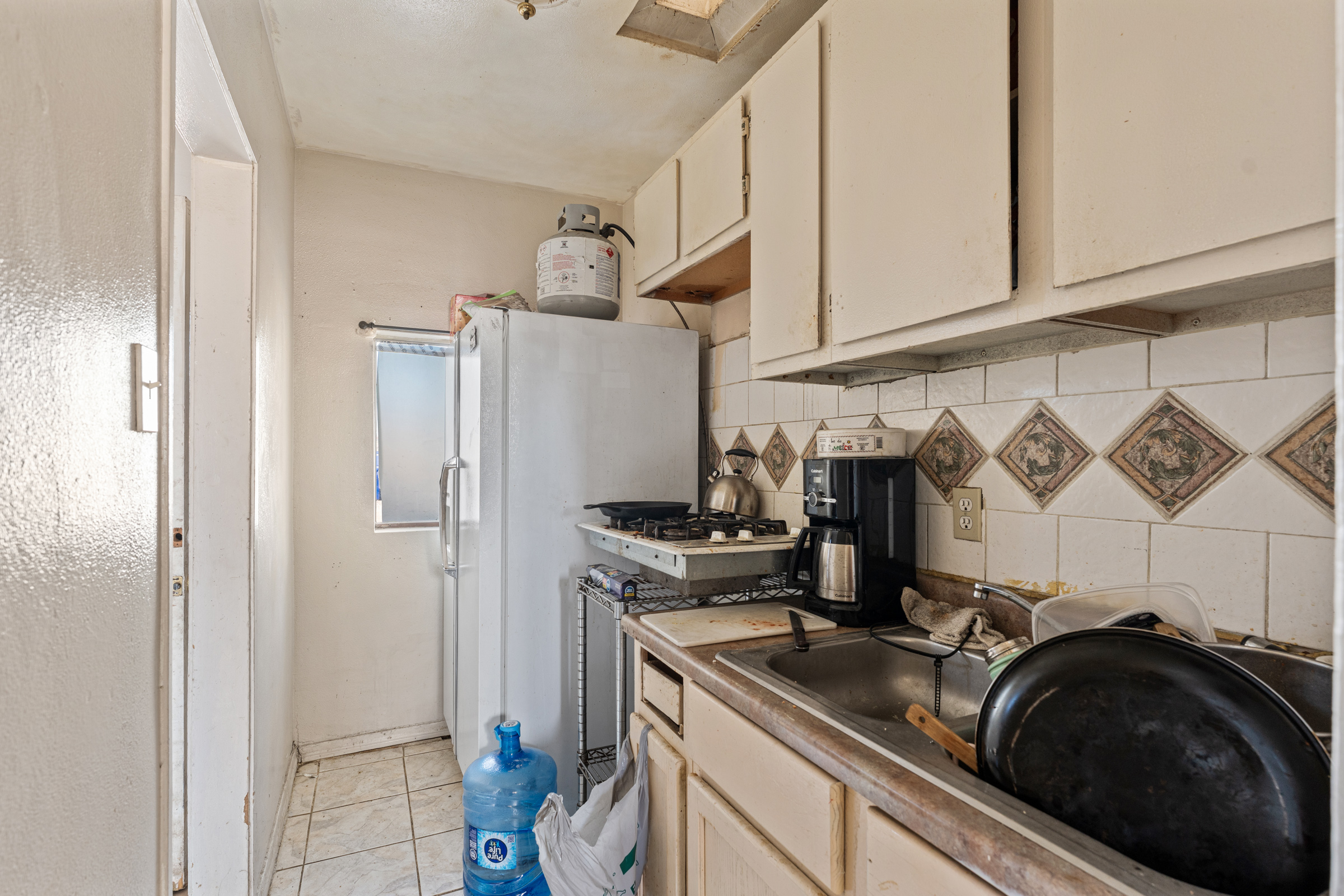 Fontana, California, 92336, United States, 7 Bedrooms Bedrooms, ,4 BathroomsBathrooms,Residential,For Sale,1988528