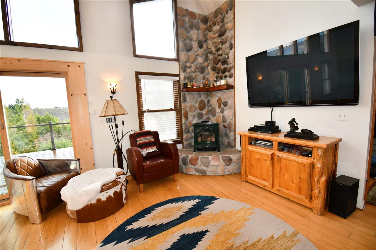 Charlevoix, Michigan, 49720, United States, 4 Bedrooms Bedrooms, ,3 BathroomsBathrooms,Residential,For Sale,1995893