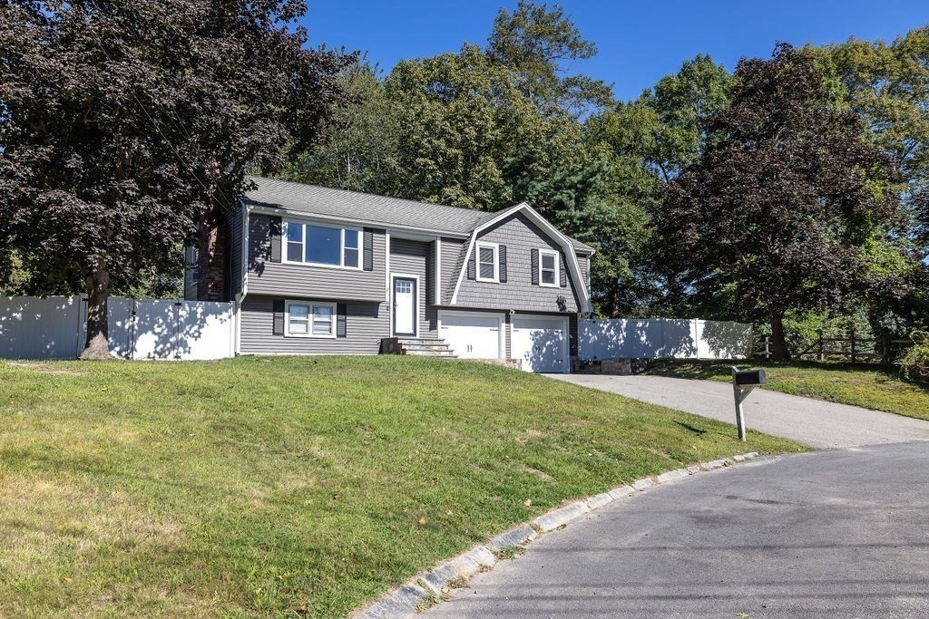 Milford, Massachusetts, 01757, United States, 3 Bedrooms Bedrooms, ,2 BathroomsBathrooms,Residential,For Sale,1987484