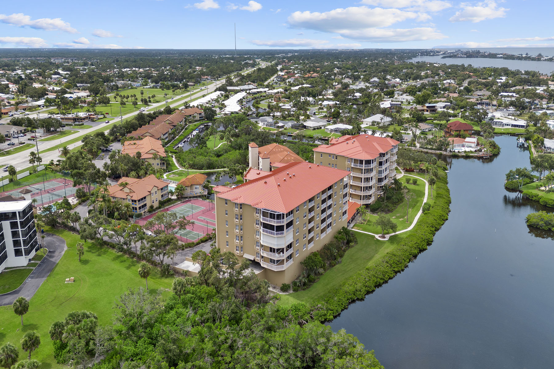  BLACKBURN HARBOR RESIDENCES - 物件實景