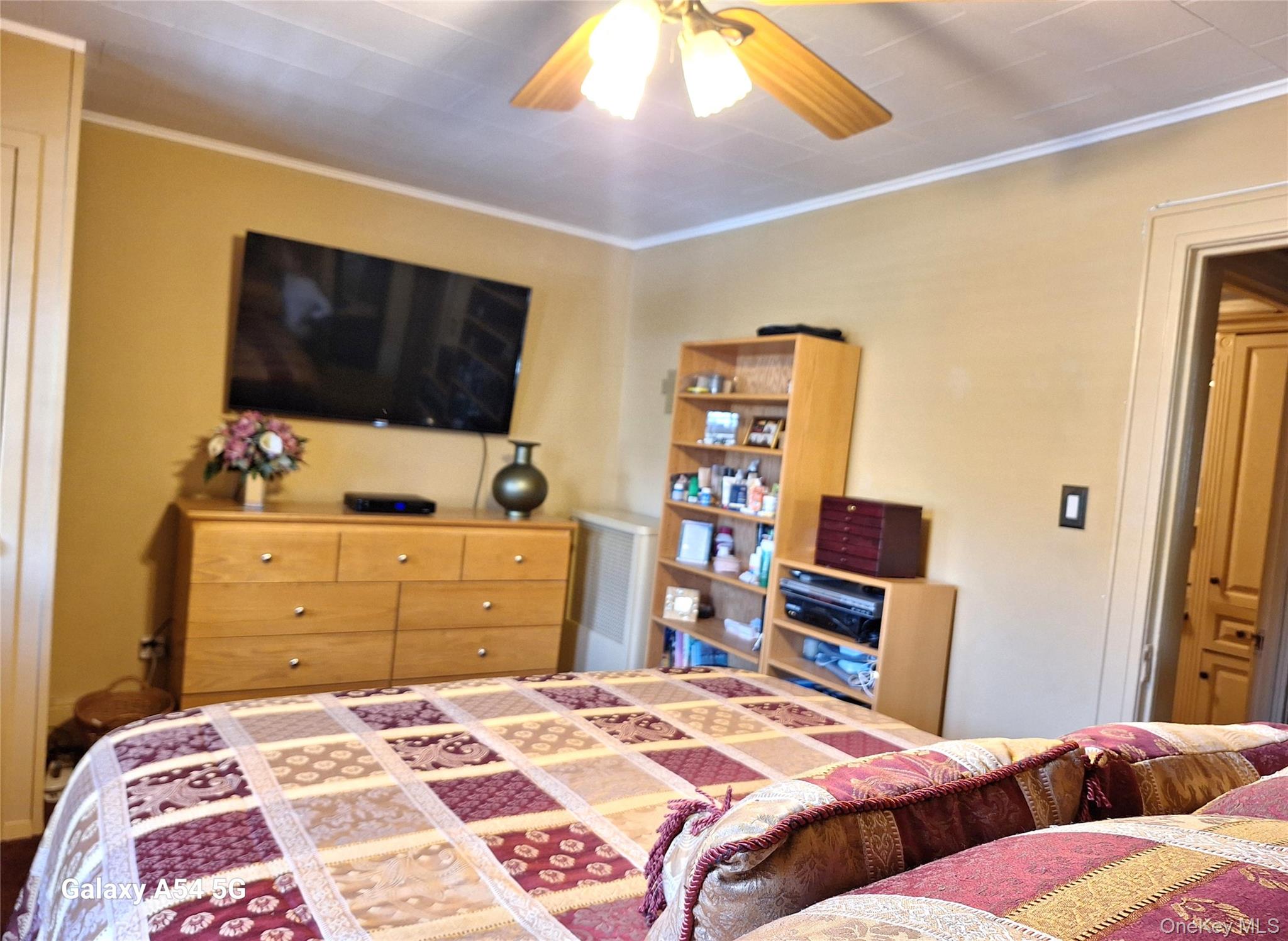 Woodhaven, New York, 11421, United States, 4 Bedrooms Bedrooms, ,2 BathroomsBathrooms,Residential,For Sale,2048228