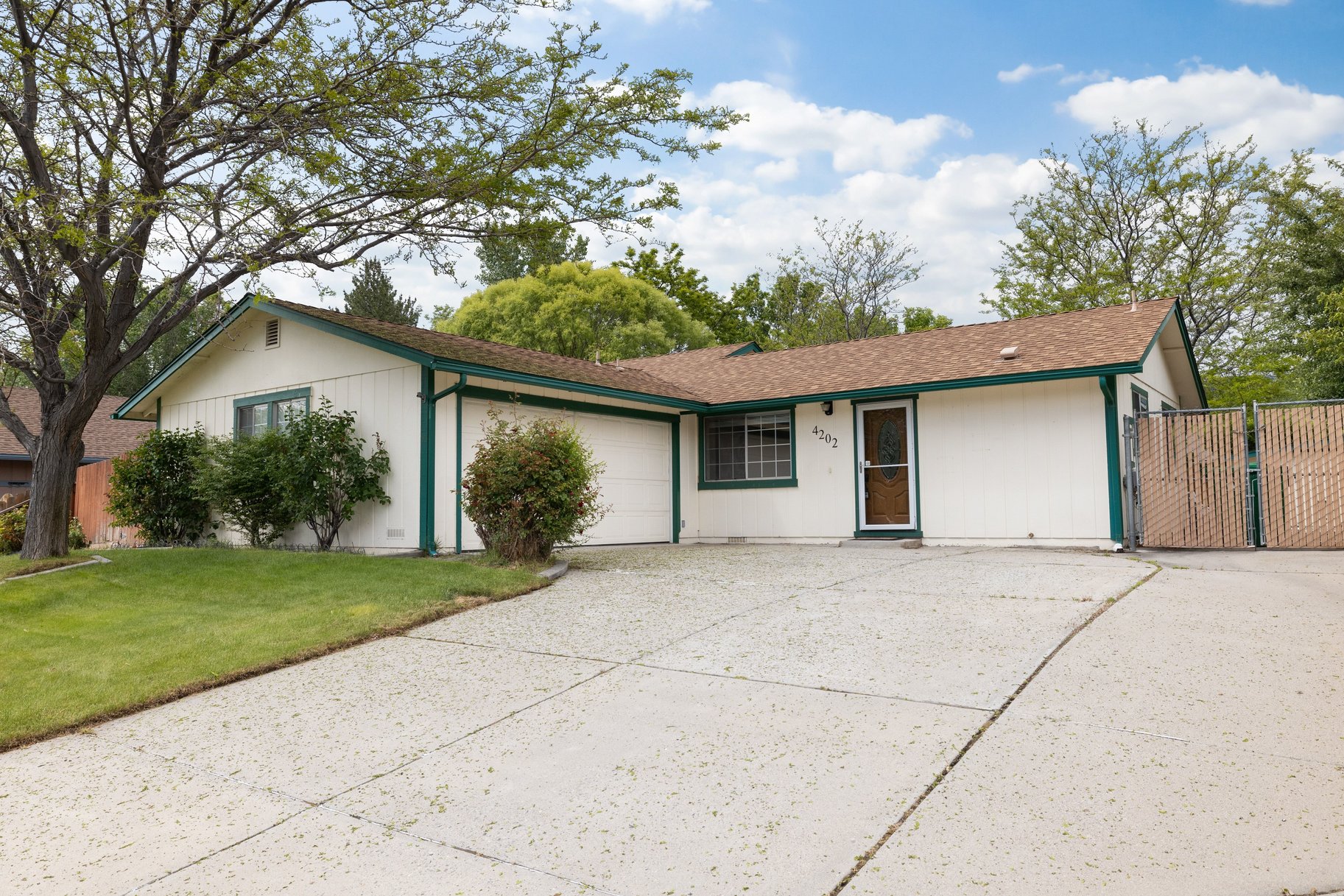  Move-in Ready. Great starter or investment home - 物件實景