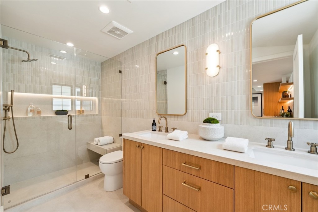 Sherman Oaks, California, 91423, United States, 4 Bedrooms Bedrooms, ,6 BathroomsBathrooms,Residential,For Sale,1960498