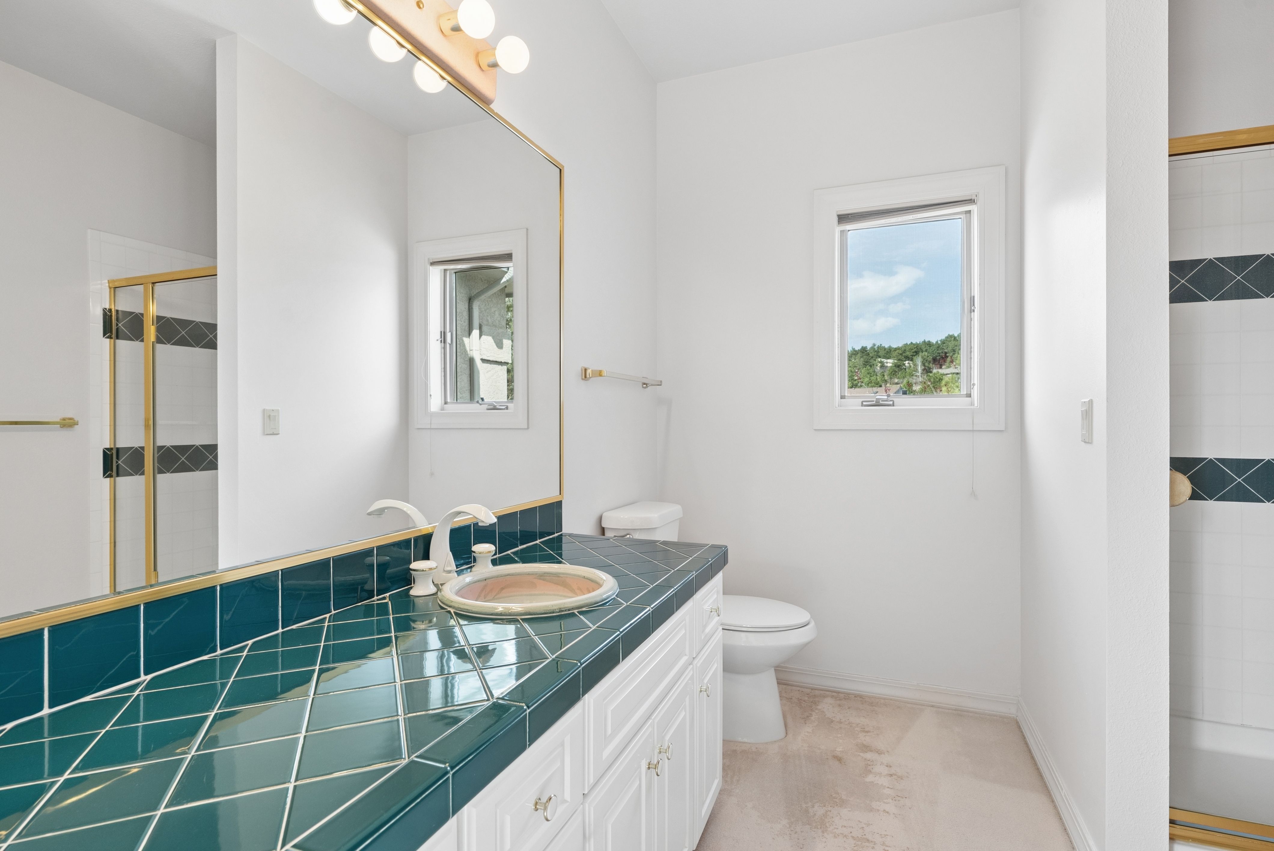  Bright & Spacious Ranch Home with Scenic Views - 物件實景