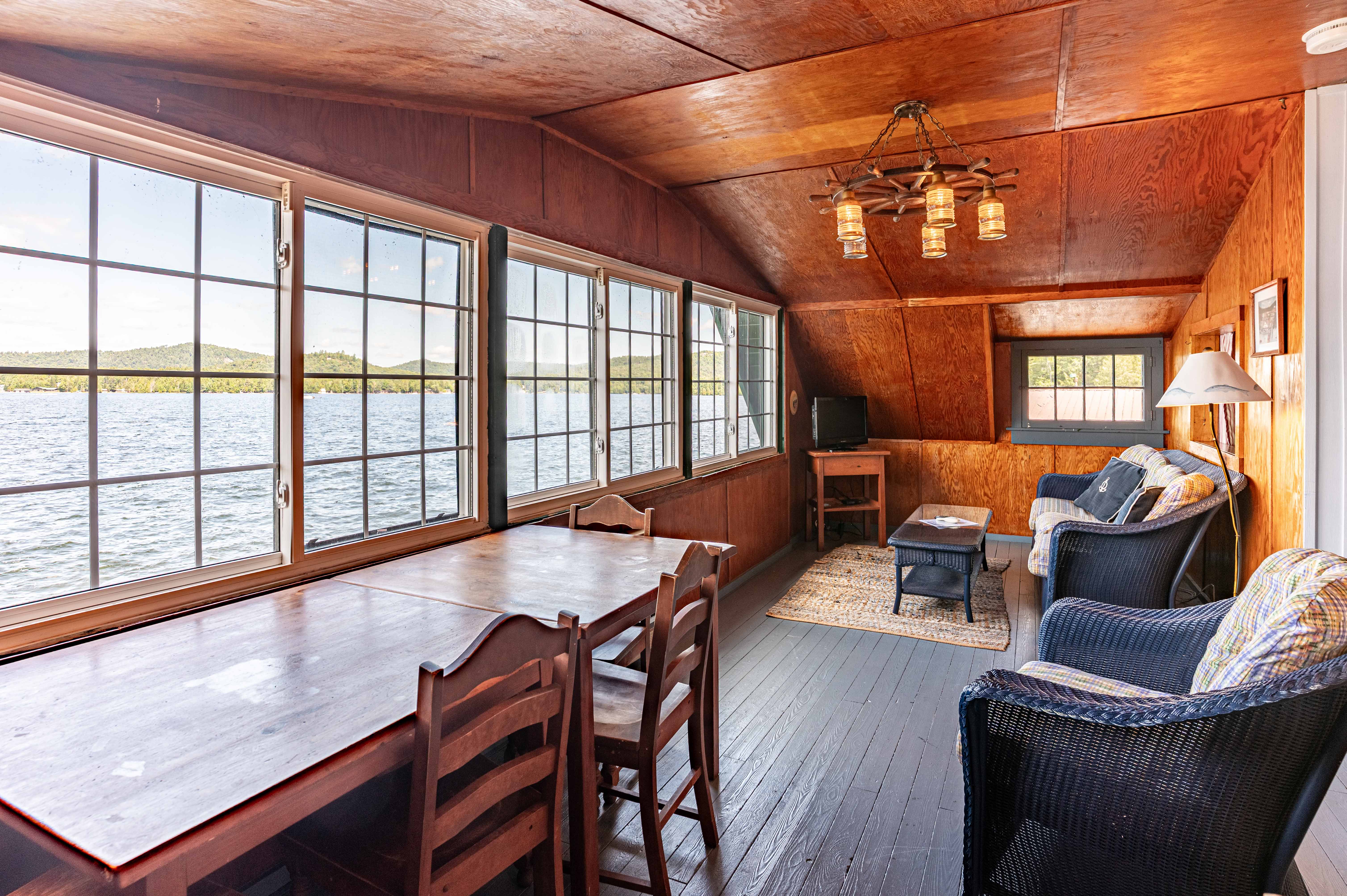  Historic Ramblers Lodge on Fourth Lake - 物件實景